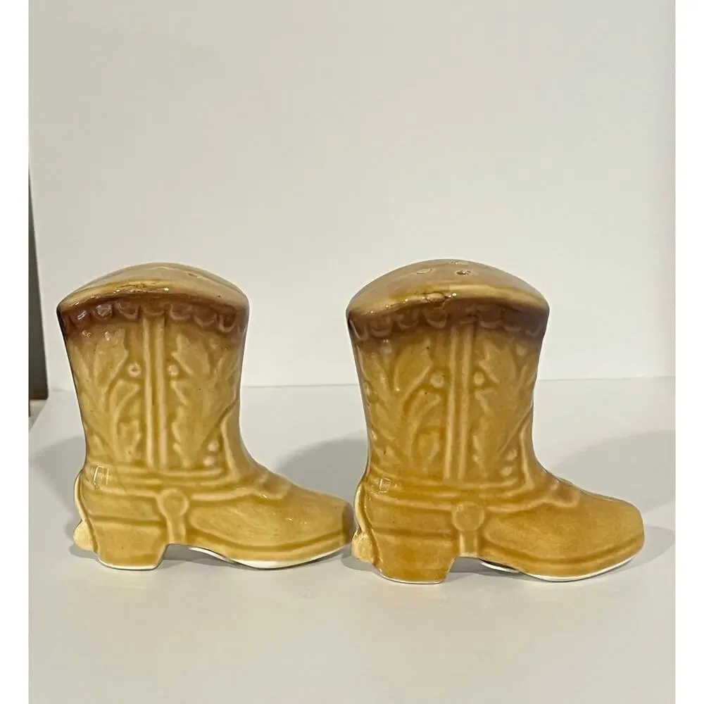 Vintage Oklahoma Cowboy Boots Salt Pepper Shakers Bison Western Rustic Souvenir‎